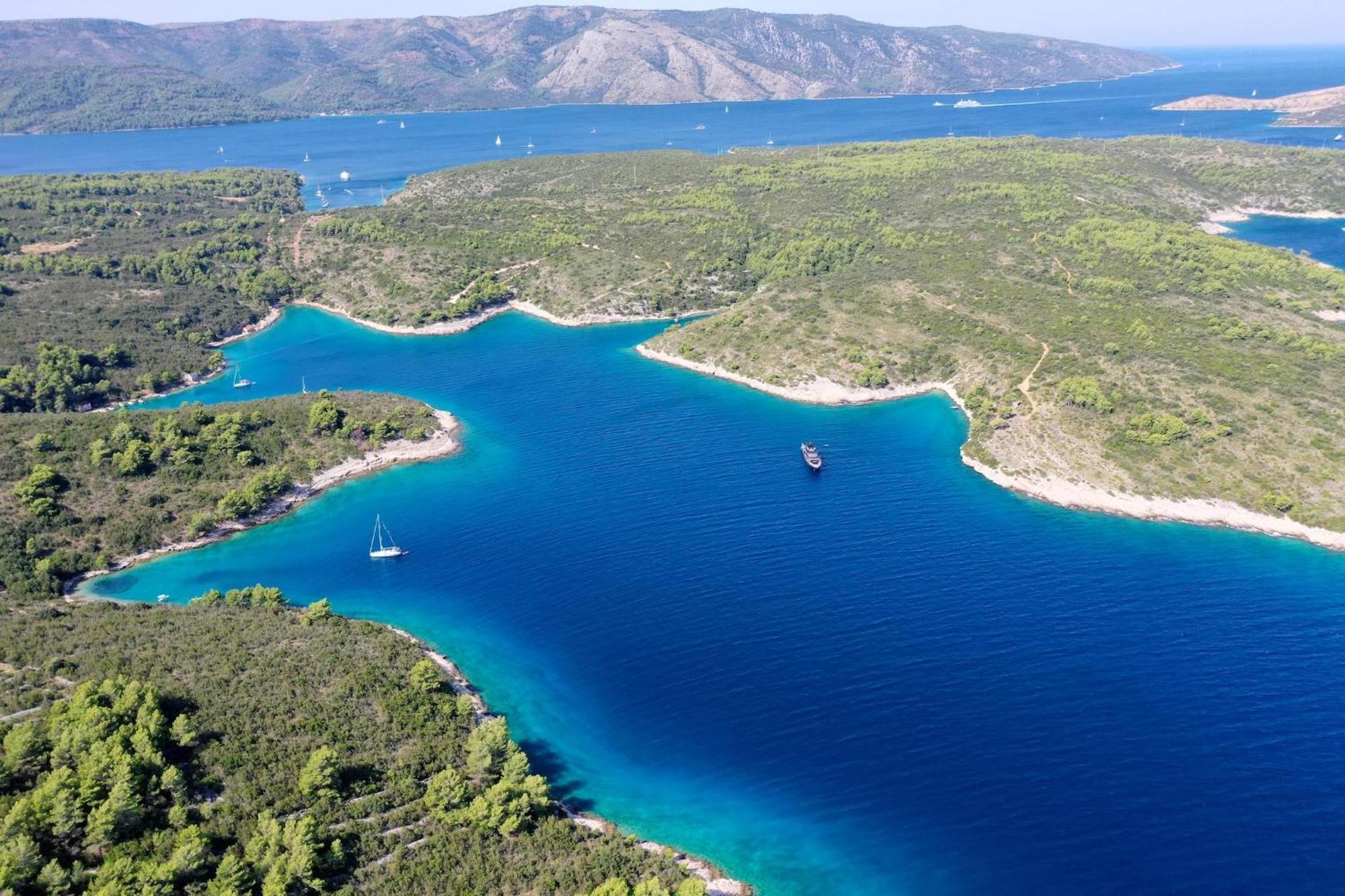 Doris Hvar Vila *